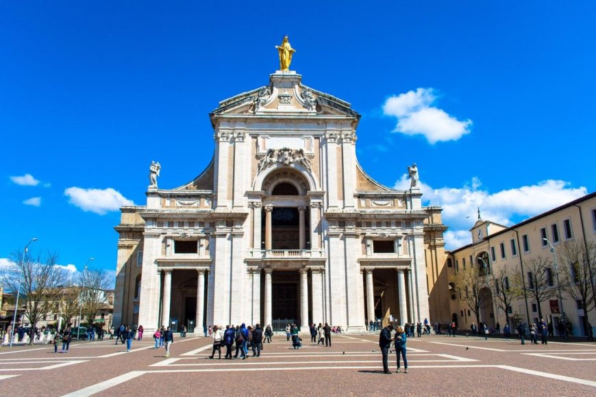 Explore Vatican & Assisi on Private Day Trips